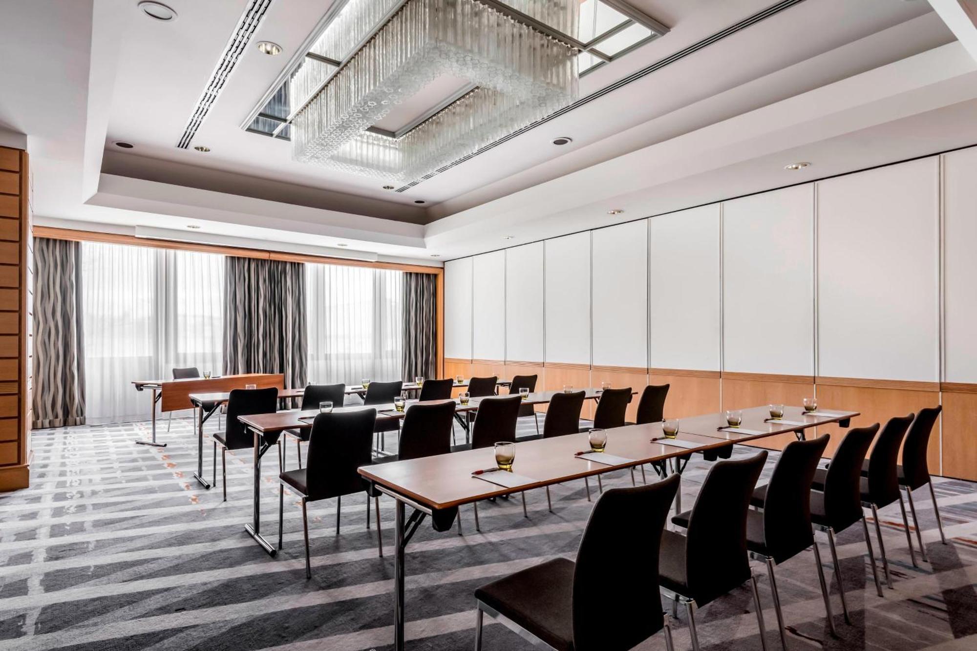 Stuttgart Marriott Hotel Зиндельфинген Экстерьер фото