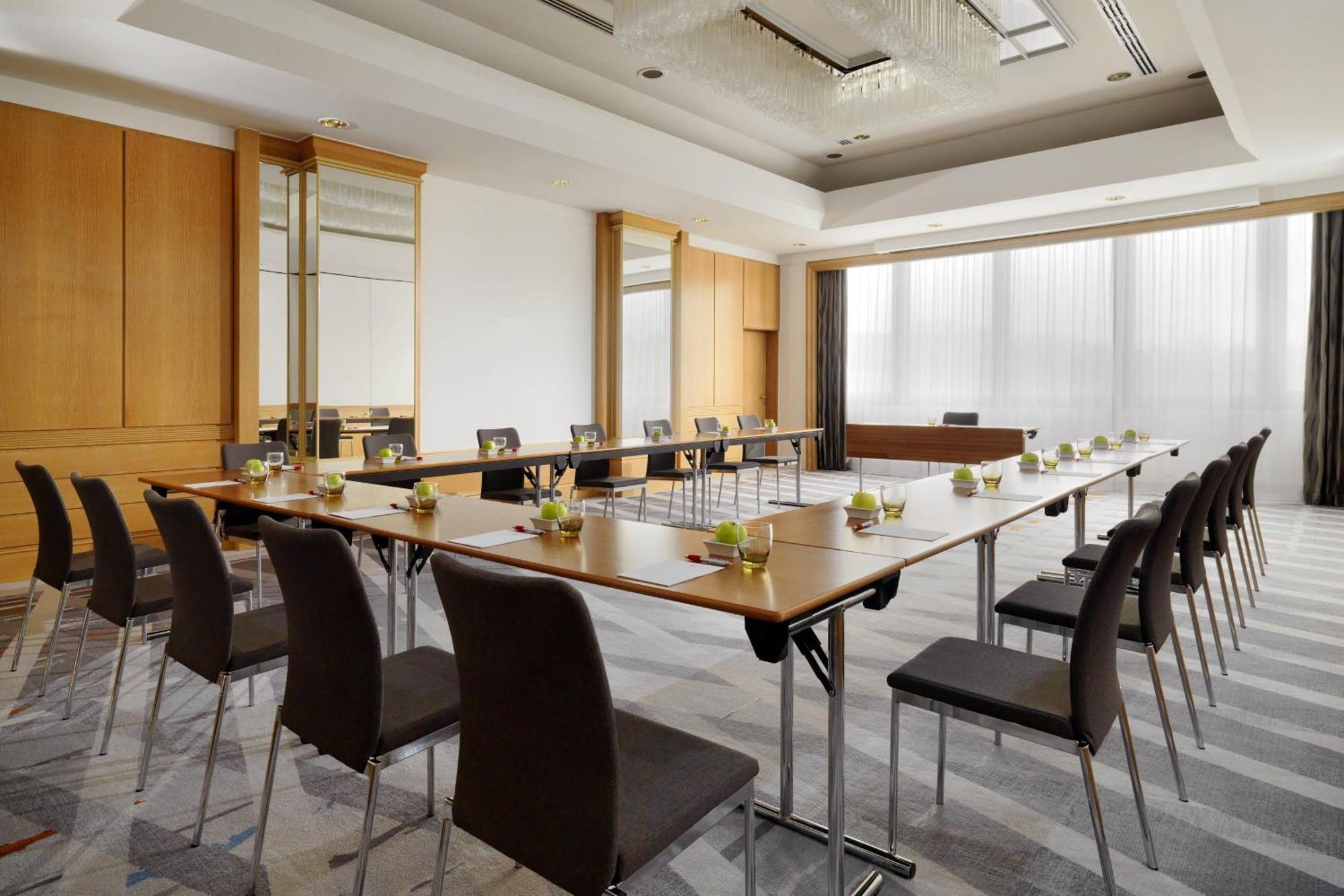 Stuttgart Marriott Hotel Зиндельфинген Экстерьер фото
