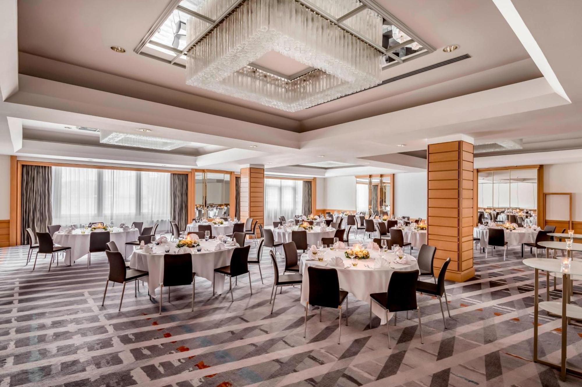 Stuttgart Marriott Hotel Зиндельфинген Экстерьер фото